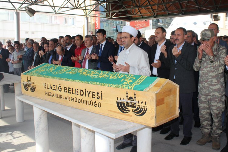 Tren kazasında hayatını kaybeden Rekt&ouml;r Demirdağ'ın babası son yolculuğuna uğurlandı