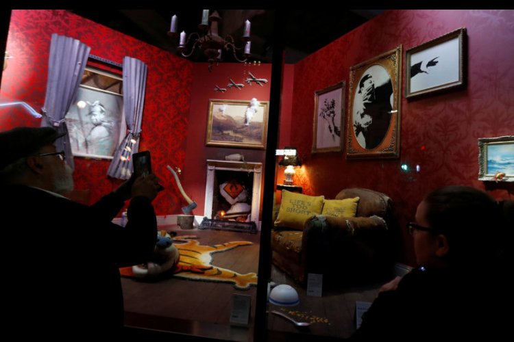 Banksy eserlerini almak isteyenleri 's&ouml;zl&uuml;ye &ccedil;ekecek'