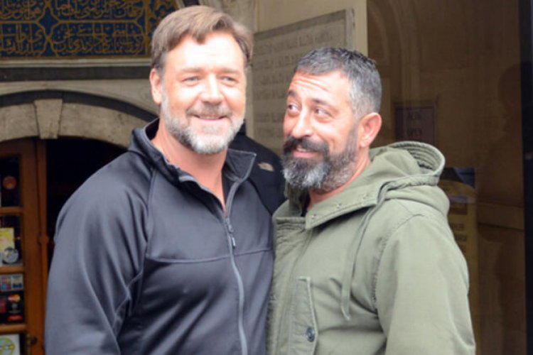 Russell Crowe Cem Yılmaz'ı tebrik etti