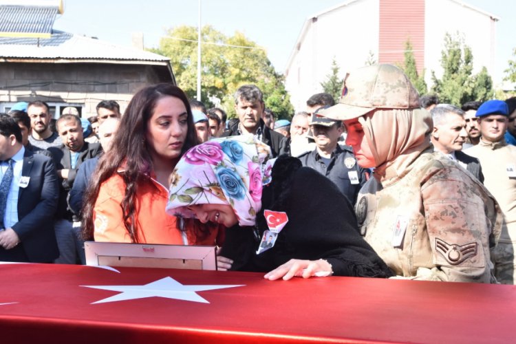Şehit Uzman &Ccedil;avuş son yolculuğuna uğurlandı