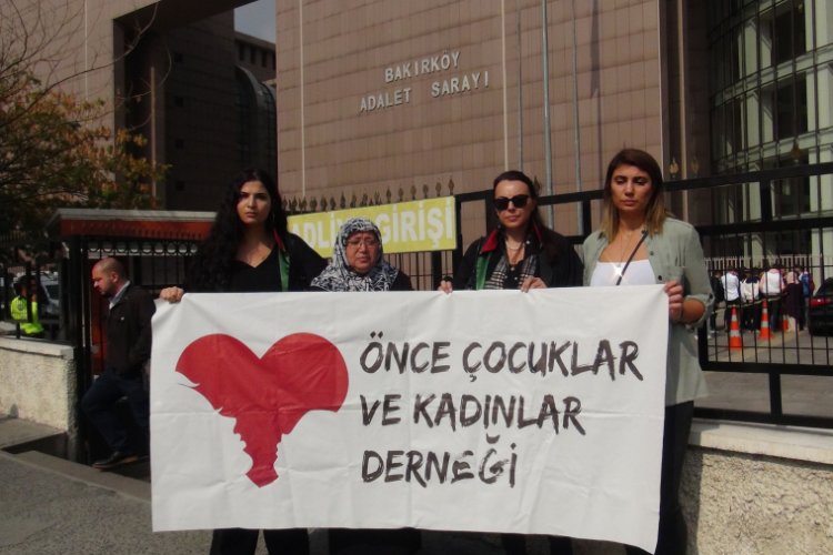 Eşini silahla &ouml;ld&uuml;ren sanığa  "indirimsiz" ağırlaştırılmış m&uuml;ebbet hapis
