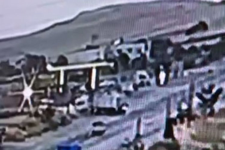 D&ouml;rt kişinin can verdiği feci kaza kamerada
