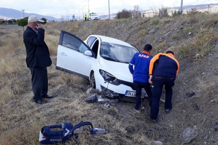 Erzincan'da trafik kazası: 2 yaralı
