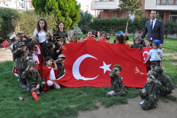 Kreş &ouml;ğrencilerinden 'asker selamı'