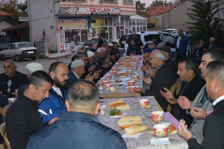 Gelendost Kaymakamlığı'ndan sabah namazı sonrası &ccedil;orba ikramı