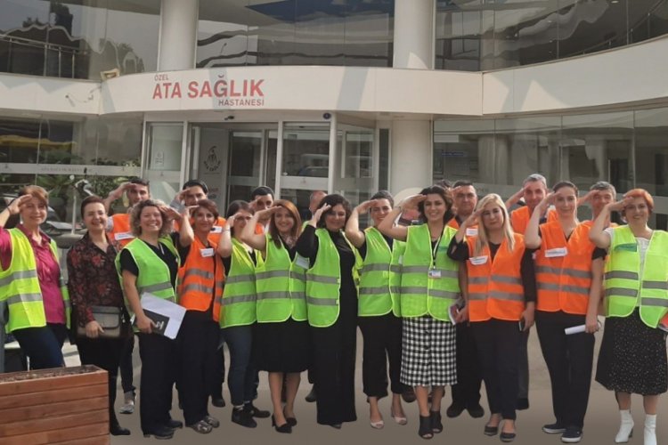 Sağlık &ccedil;alışanlarından nefes kesen tatbikat sonrası Mehmet&ccedil;iğe selam