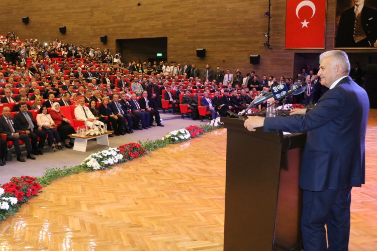 Binali Yıldırım: Tıpış tıpış geldiler, b&uuml;t&uuml;n şartları kabul edip gittiler