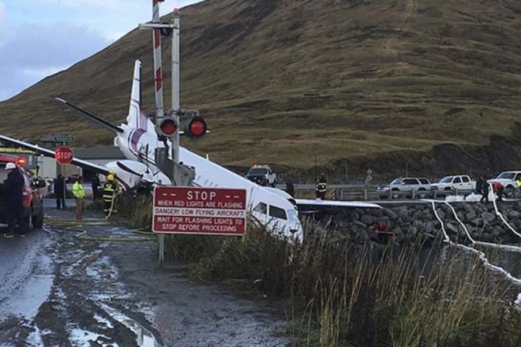 Alaska'da yolcu u&ccedil;ağı pistten &ccedil;ıktı: 1 &ouml;l&uuml;, 10 yaralı