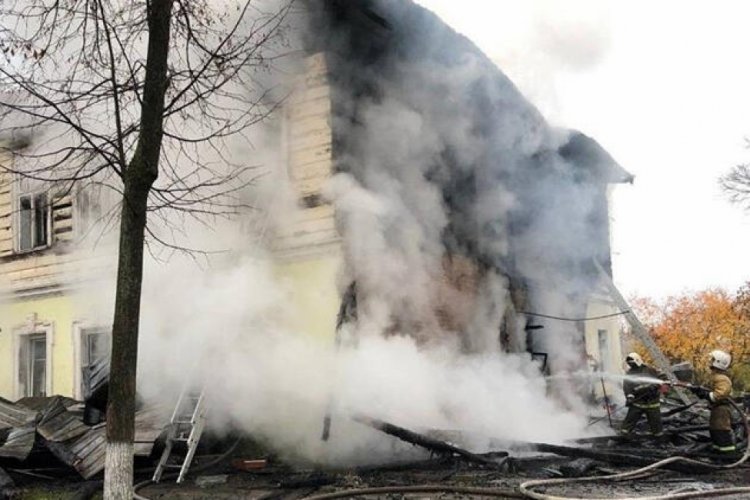 Rusya'da 2 katlı binada yangın: 6'sı &ccedil;ocuk 7 &ouml;l&uuml;
