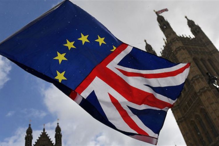 Brexit oylaması ertelendi!