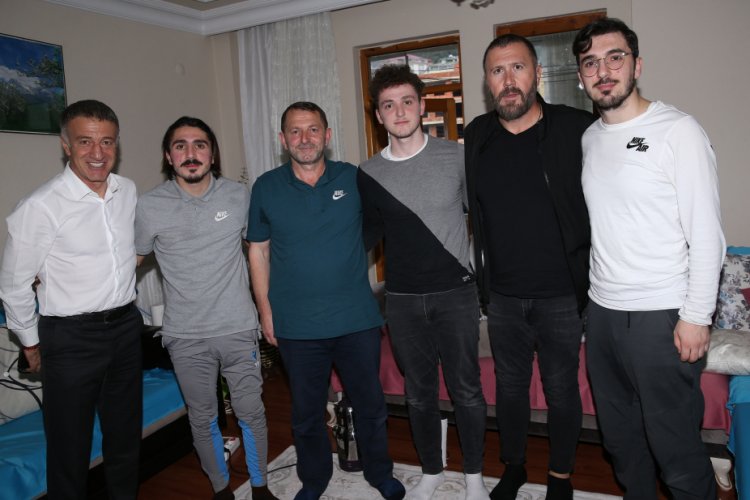 Ahmet Ağaoğlu, Abdulkadir &Ouml;m&uuml;r'&uuml; ziyaret etti