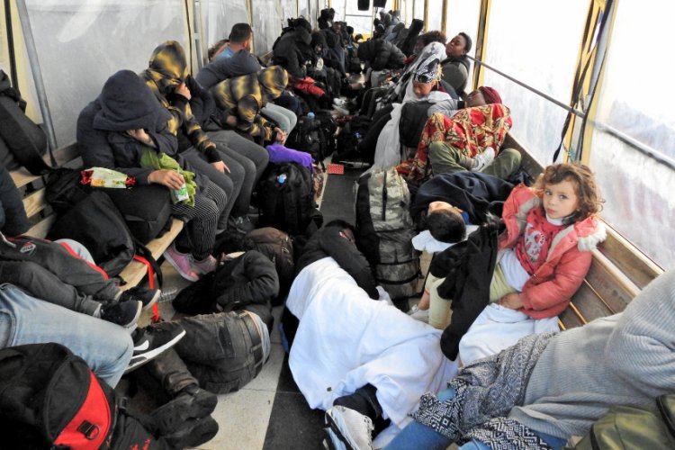 313 d&uuml;zensiz g&ouml;&ccedil;men yakalandı