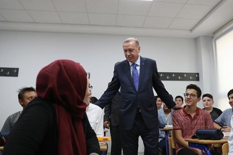 Cumhurbaşkanı Erdoğan, Kayseri'de okul a&ccedil;ılışı ger&ccedil;ekleştirdi