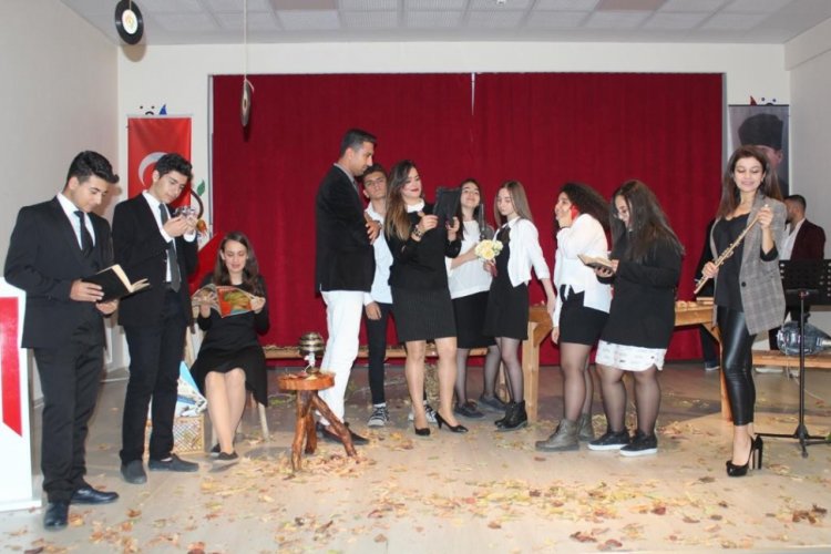 &Ouml;ğrencilerin şiir programı ilgi g&ouml;rd&uuml;