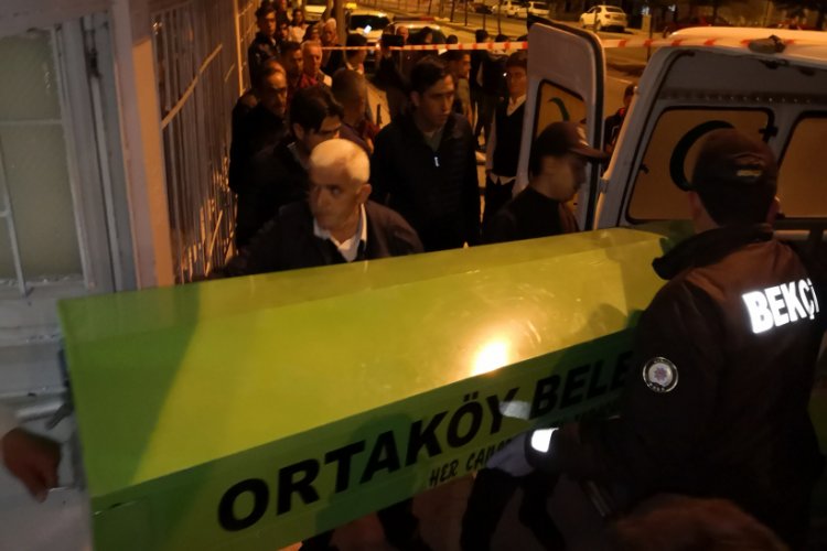 İki gen&ccedil; evde &ouml;l&uuml; bulundu