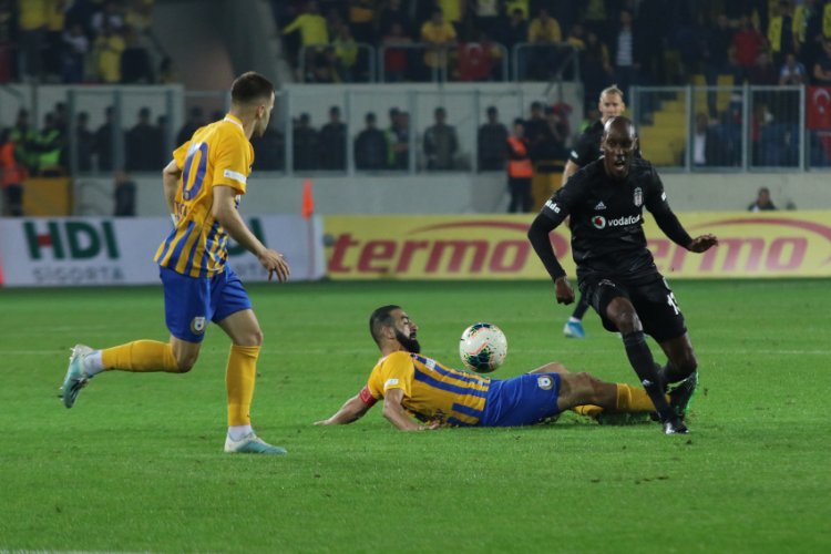 Beşiktaş'ın y&uuml;z&uuml; g&uuml;lm&uuml;yor