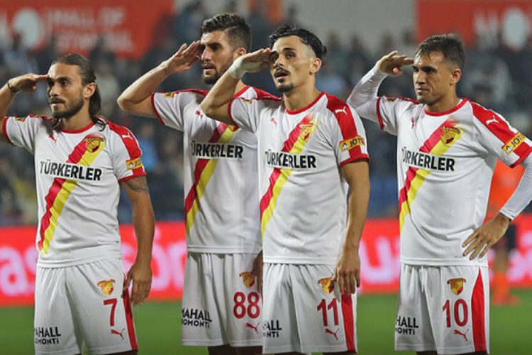 G&ouml;ztepeli futbolculardan asker selamı