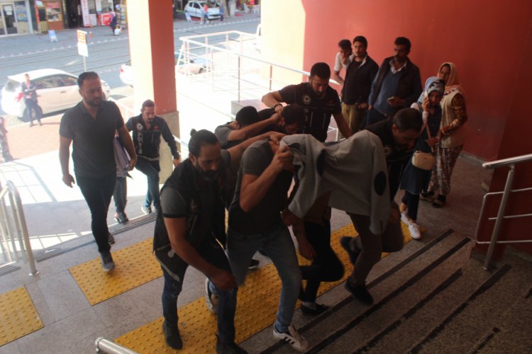 G&ouml;zaltına alınan 5 'torbacı' tutuklandı