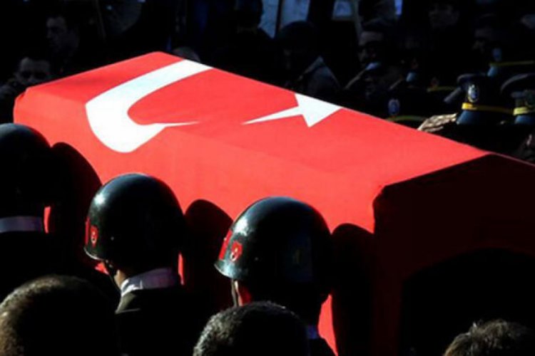 Hakk&acirc;ri'de &ccedil;atışma:  1 asker şehit d&uuml;şt&uuml;