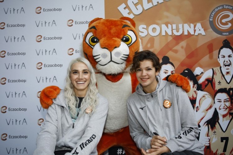 Eczacıbaşı VitrA, voleybolseverlerle buluştu