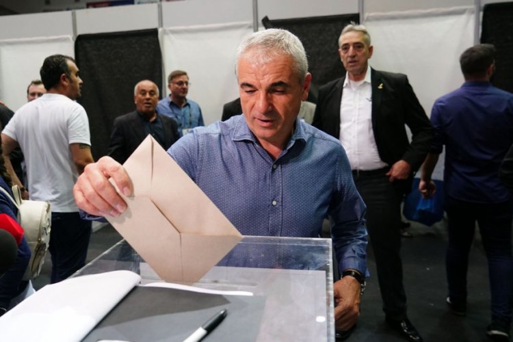 Rıza &Ccedil;alımbay oyunu kullandı