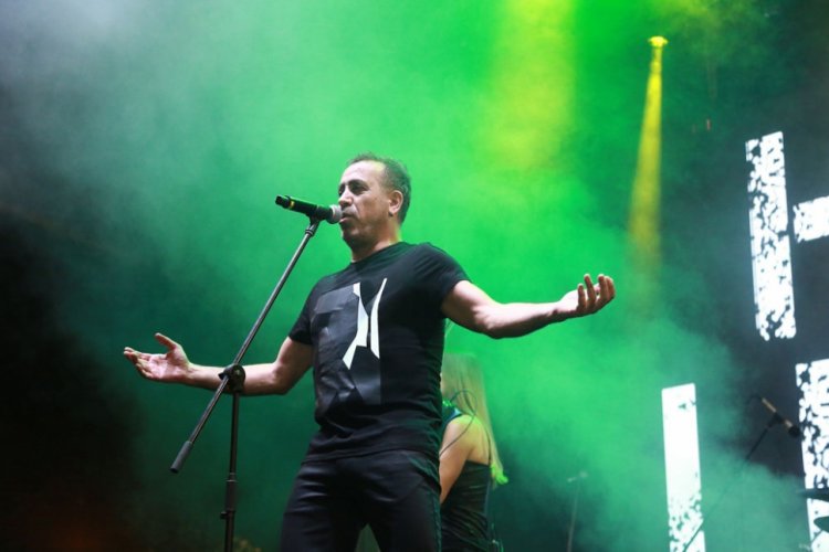 Haluk Levent'ten İzmir'de muhteşem konser