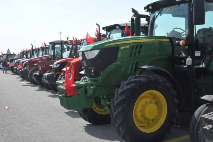 &Ccedil;ift&ccedil;iler, trakt&ouml;rleriyle 'Barış Pınarı Harekatı'na destek oldu
