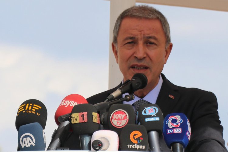 Bakan Akar: TSK'da bir gram kimyasal silah yok