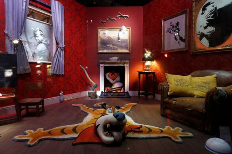 Banksy, sorduğu soruyu bilemeyenlere eser satmıyor