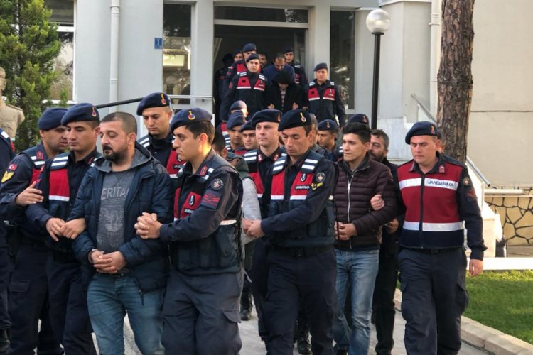 &Ccedil;anakkale'de g&ouml;&ccedil;men ka&ccedil;aklığına 8 tutuklama