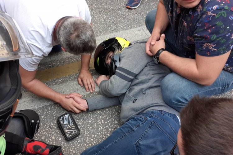 Bursa'da 75 metre sürüklenen motosikletlinin imdadına yoldan geçen doktor koştu