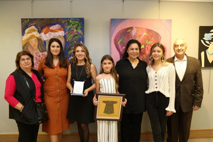 12 yaşındaki ressam eserleriyle b&uuml;y&uuml;ledi