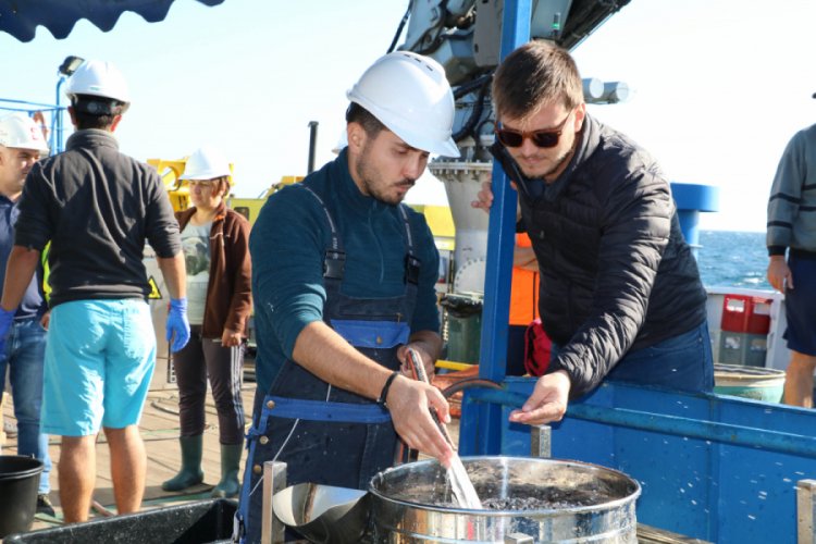 Karadeniz'deki kirliliğe 4 &uuml;lkeden ortak bilimsel araştırma