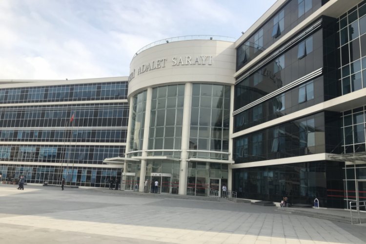 Boşanma davasında damat ile kayınbaba yumruklaştı