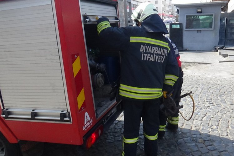 &Ccedil;ıkan yangını vatandaşlar s&ouml;nd&uuml;rd&uuml;
