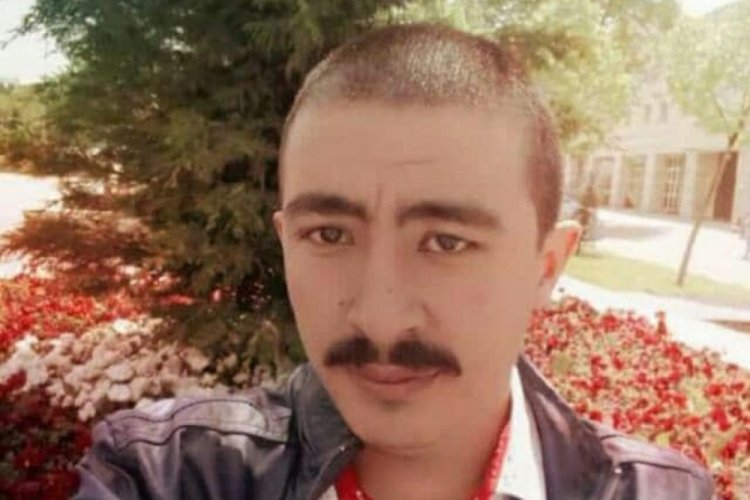 Otomobil ile &ccedil;arpışan motosikletin s&uuml;r&uuml;c&uuml;s&uuml; &ouml;ld&uuml;