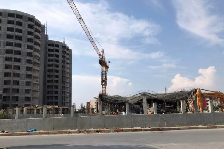 Hastanenin ek binası inşaatında &ccedil;&ouml;kme meydana geldi
