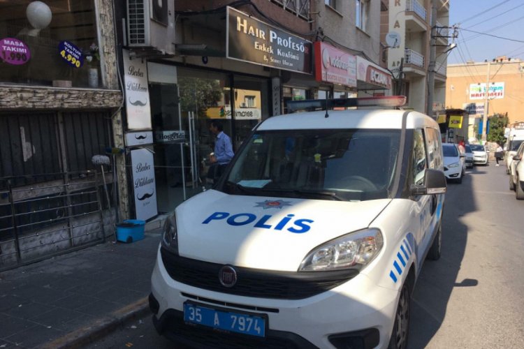 &Uuml;vey kardeşini berber koltuğunda vurdu