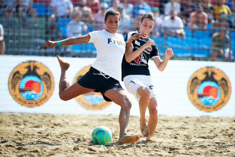 D&uuml;nya Kul&uuml;pler Plaj Futbolu Şampiyonası Alanya'da başladı