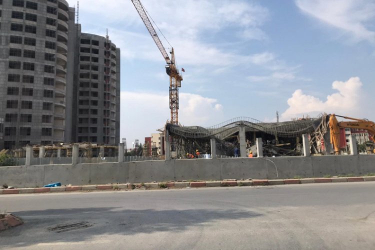 Yapımı devam eden hastane inşaatında &ccedil;&ouml;kme