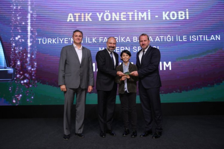 Fabrika bacalarından &ccedil;ıkan su buharı ile ısıtılan ilk seraya &ouml;d&uuml;l