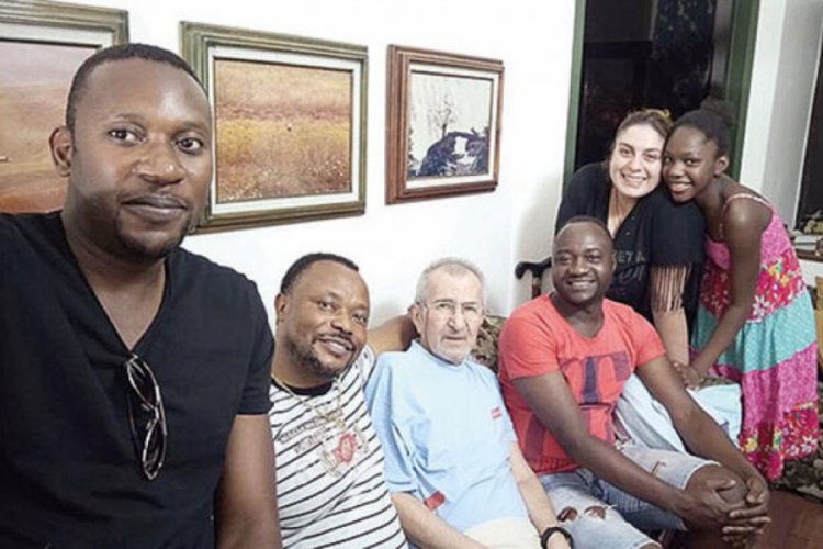 Afrikalı gen&ccedil;ler 'Verşan Baba'larını unutmadı