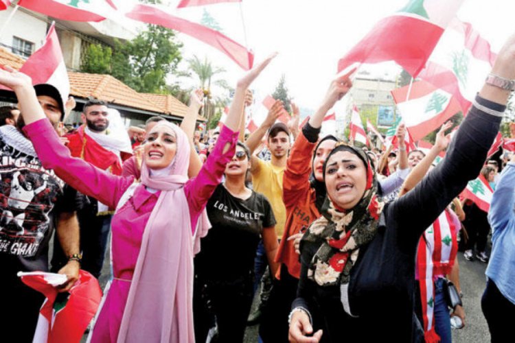 L&uuml;bnan'da bakan maaşları indirildi