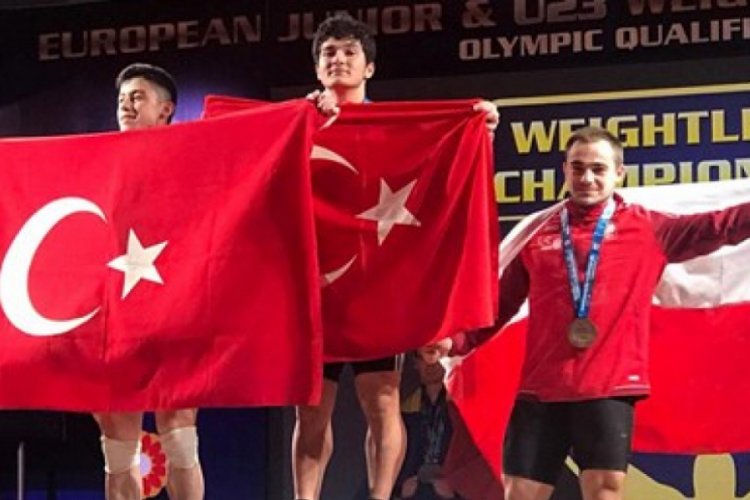 Milli halterci Muhammet Furkan &Ouml;zbek'ten altın madalya
