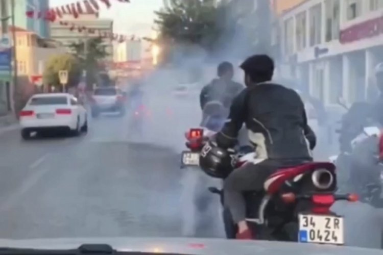 D&uuml;ğ&uuml;n konvoyunda yol kesip ter&ouml;r estirdiler