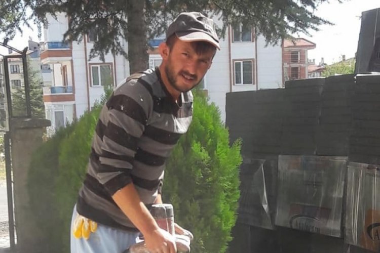Evini bastığı husumetlisini &ouml;ld&uuml;rd&uuml;