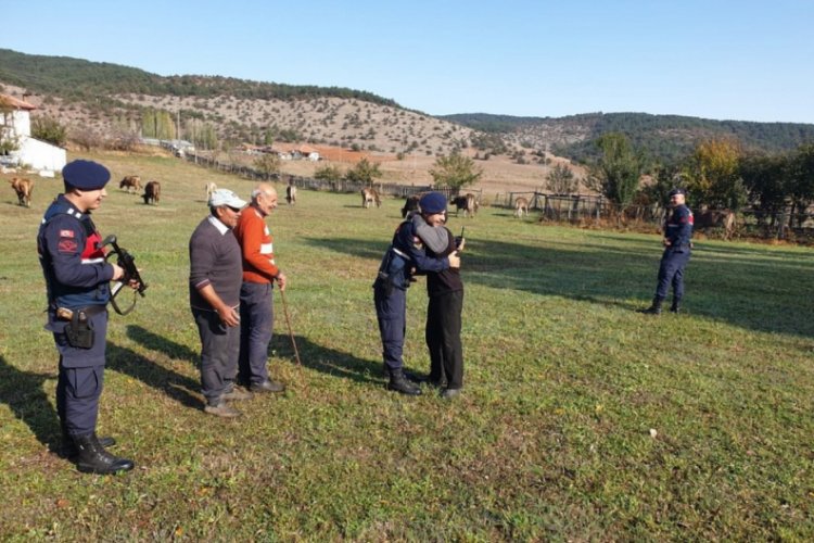 Kaybolan b&uuml;y&uuml;kbaş hayvanları jandarma buldu
