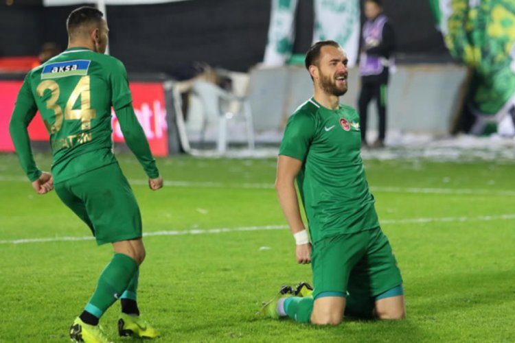 Akhisarspor'u Cikalleshi ve Burhan sırtladı
