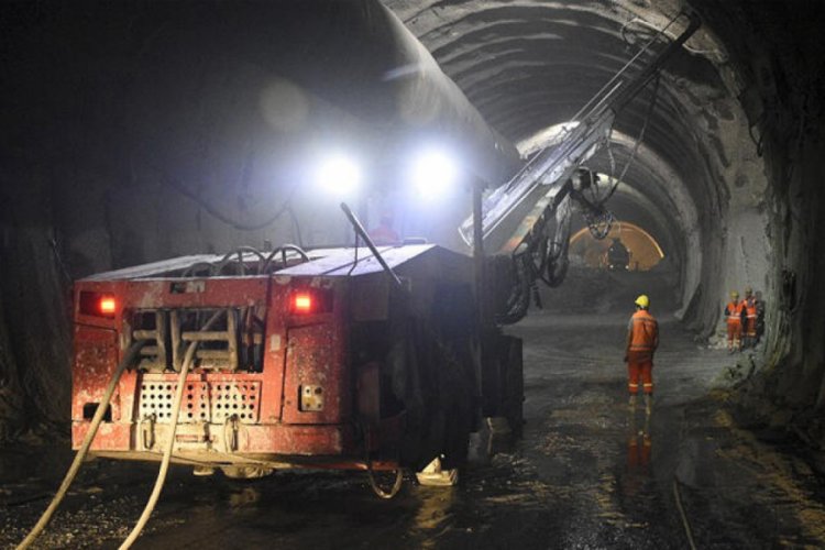 Yeni Zigana T&uuml;neli'nde ışığa 11 kilometre kaldı