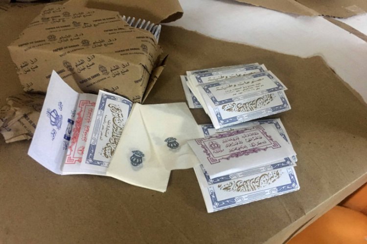 Piyasa değeri 3 milyon lira olan sahte sigara kağıdı ele ge&ccedil;irildi